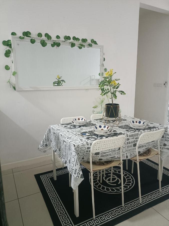 Cikta'Z Homestay Southville City Bangi Kampong Tangkas Kültér fotó